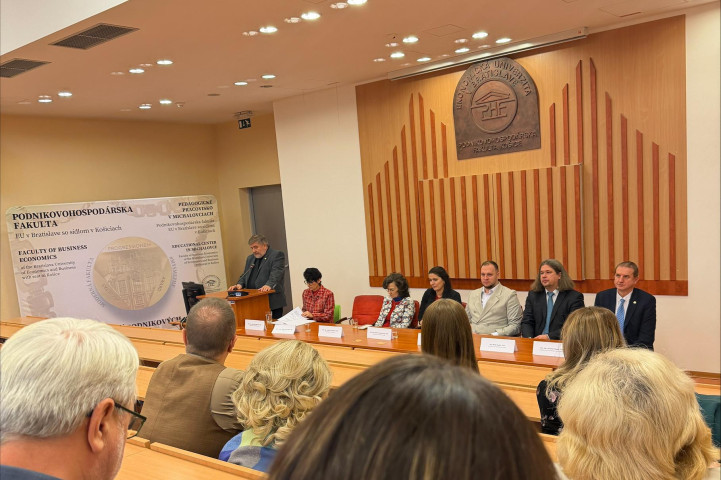 Zasadnutie akademickej obce