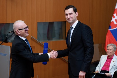 Náš absolvent doktorandského štúdia Ing. Milan Cibuľa, PhD., získal za svoju prácu cenu Imricha Karvaša