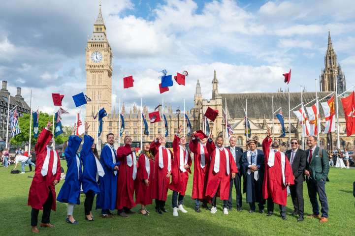 Slávnostná promócia našich MBA absolventov PHF EU v London